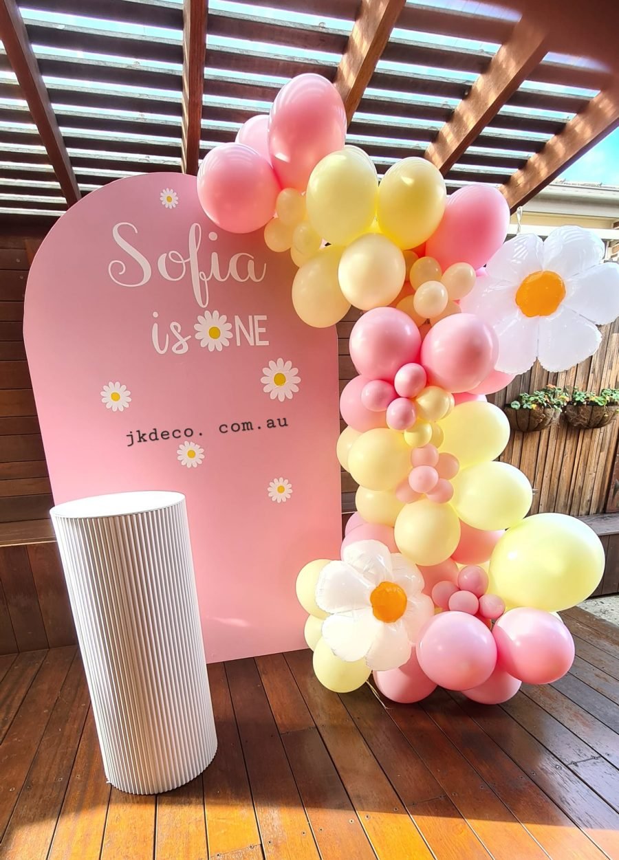 Daisy birthday decoration