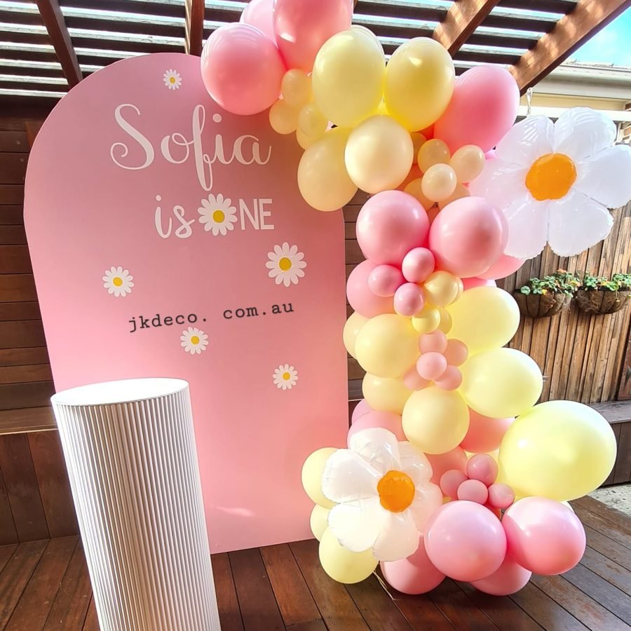Daisy birthday decoration