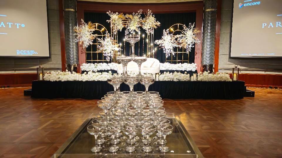 black and gold wedding theme